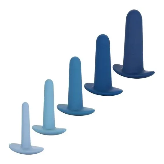Set d'entraînement anal progressif Calexotics 5 pièces en silicone lisse, tailles croissantes pour découverte anale progressive.