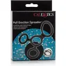 Verstellbarer Penisring CALEXOTICS mit drei schwarzen elastischen Ringen für individuellen Halt.