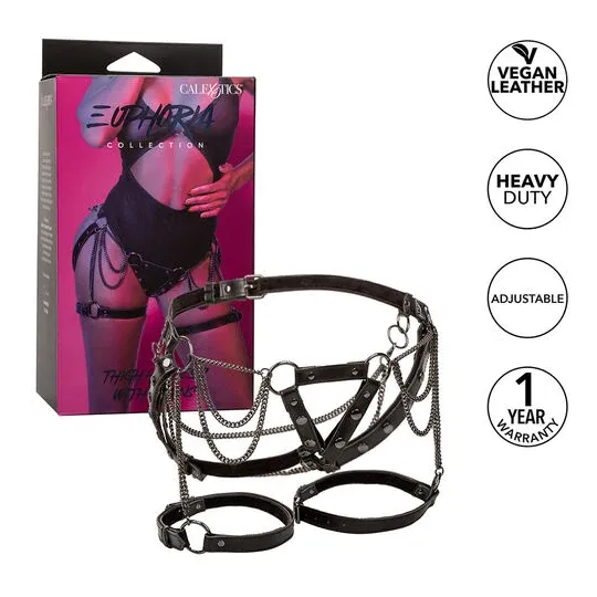 Harnais de cuisse multichaînes CALEXOTICS en cuir végétalien noir, doublure velours, sangles réglables.