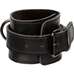 CalExotics Euphoria verstellbare Fußfesseln aus veganem Leder und Samt, mit D-Ringen und Druckknöpfen.
