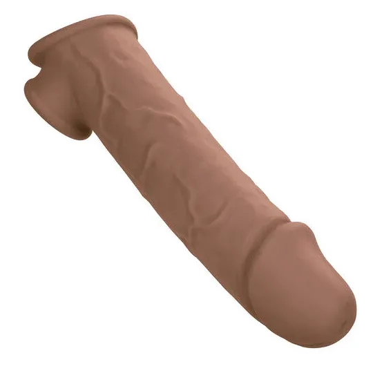 Extension pénienne réaliste CalExotics peau marron, ajout 5 cm avec sangle scrotale intégrée, silicone liquide ultra-doux.