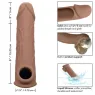 Extension pénienne réaliste CalExotics peau marron, ajout 5 cm avec sangle scrotale intégrée, silicone liquide ultra-doux.