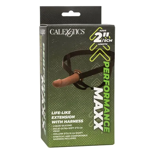 Estensione realistica Performance Maxx CalExotics marrone con imbracatura in pelle e anello metallico.