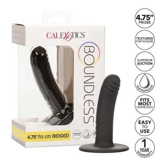 Gode CALEXOTICS Boundless 12 cm en silicone incurvé et strié, compatible harnais et ventouse.