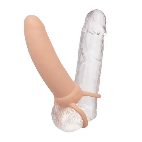 Doppelpenetrator dick Calexotics Maxx Thick in Hautfarbe mit 10 Vibrationsmodi und Hodensackring