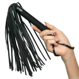 Flogger cuir noir CALEXOTICS, poignée robuste et lanières souples pour jeux sensuels.