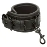 Poignets en cuir réglables noirs CALEXOTICS, accessoire BDSM ajustable avec boucle sécurisée.