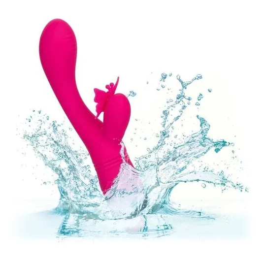 Masseur papillon rechargeable CalExotics Kiss Flutter rose silicone, vue de face ailes déployées
