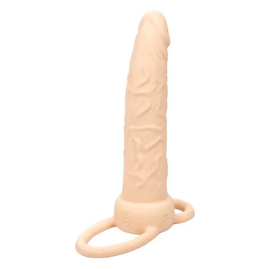 Double pénétrateur vibrant CalExotics couleur chair, rechargeable USB, avec anneau scrotal intégré et 10 modes de vibration