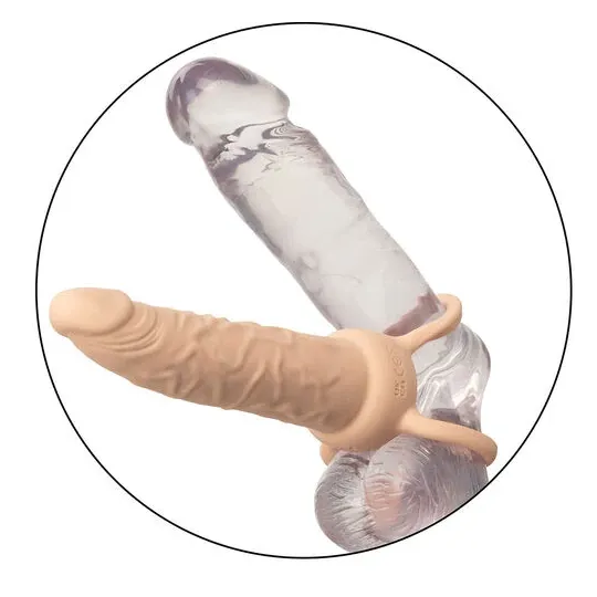 Double pénétrateur vibrant CalExotics couleur chair, rechargeable USB, avec anneau scrotal intégré et 10 modes de vibration