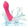 CalExotics Pixies Teaser Rose – masseur vibrant en silicone liquide rose et courbé, rechargeable et étanche