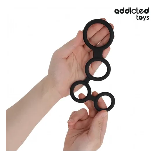 Schwarzer Silikon-Penisring von Addicted Toys mit Hodenabstandshalter, 4 Größen S bis XL