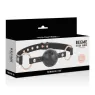 Bavaglio a palla in pelle vegana nero BEGME Black Edition con fori di ventilazione per sicurezza