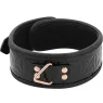 Collare BDSM in pelle vegana nero BEGME Black Edition con anello metallico senza nichel e cinghia di controllo.