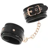Menottes en simili cuir noir BEGME Black Edition, métal sans nickel, réglables et rembourrées pour jeux BDSM.
