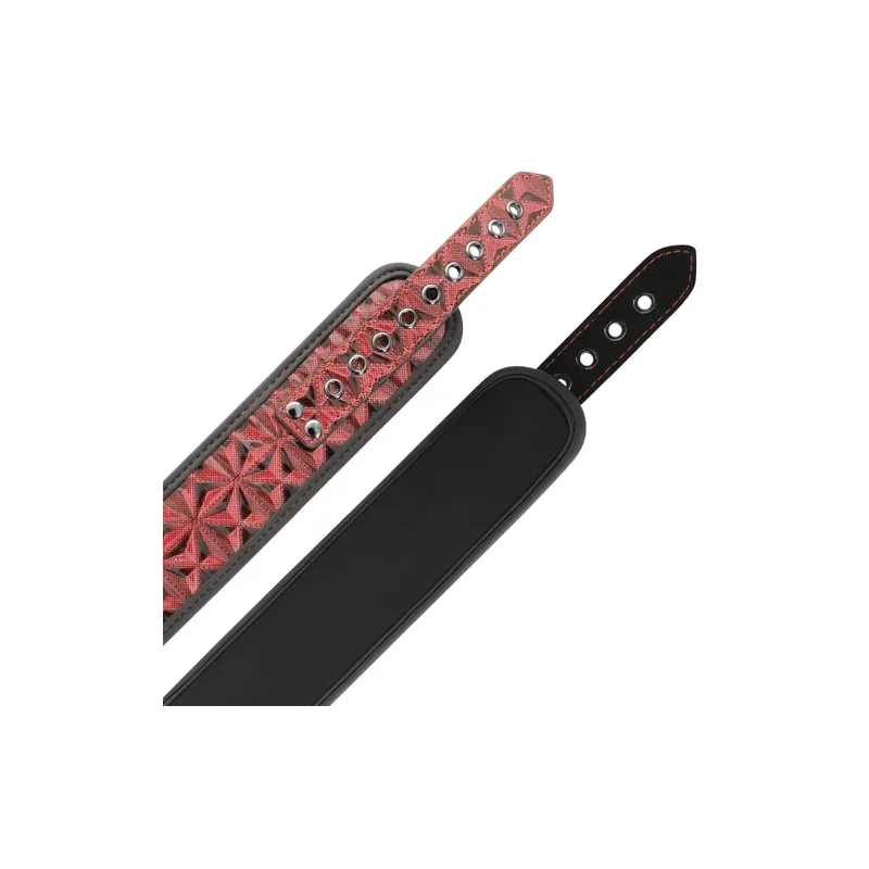 Collare bondage rosso BEGME Red Edition con pinze per capezzoli regolabili, catena argentata, rivestimento in neoprene