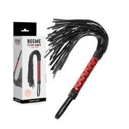 Flogger in pelle vegana rossa BEGME RED EDITION - frustino BDSM con cinghie morbide per giochi di dominazione