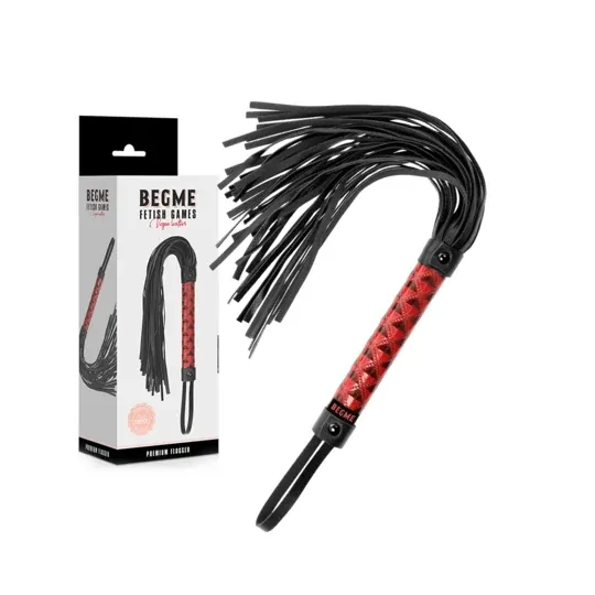 Flogger in pelle vegana rossa BEGME RED EDITION - frustino BDSM con cinghie morbide per giochi di dominazione