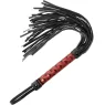 Roter veganer Leder Flogger BEGME RED EDITION - BDSM-Peitsche mit weichen Riemen für Dominanzspiele