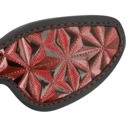 Masque aveugle BDSM BEGME RED EDITION en néoprène rouge ajustable, vue de face.