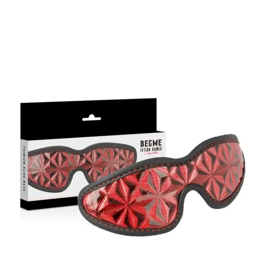 Antifaz BDSM BEGME RED EDITION de neopreno rojo ajustable, vista frontal." }, { "fr": "Masque aveugle bondage BEGME rouge en néo