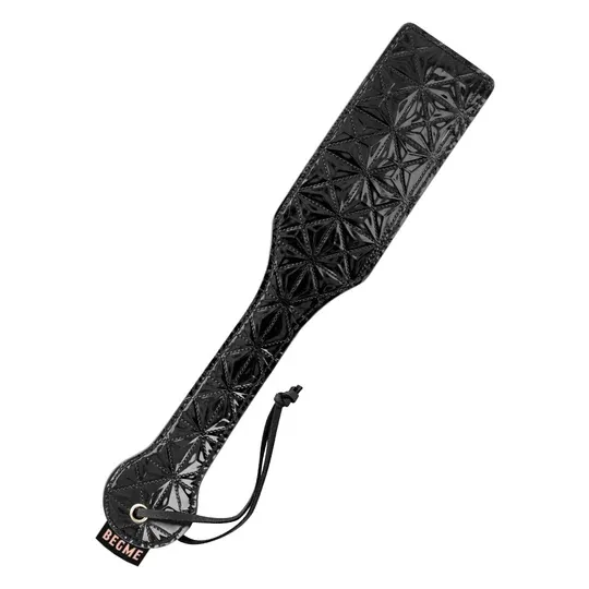 Paddle in pelle vegana nera BEGME Black Edition, accessorio BDSM con impugnatura ergonomica