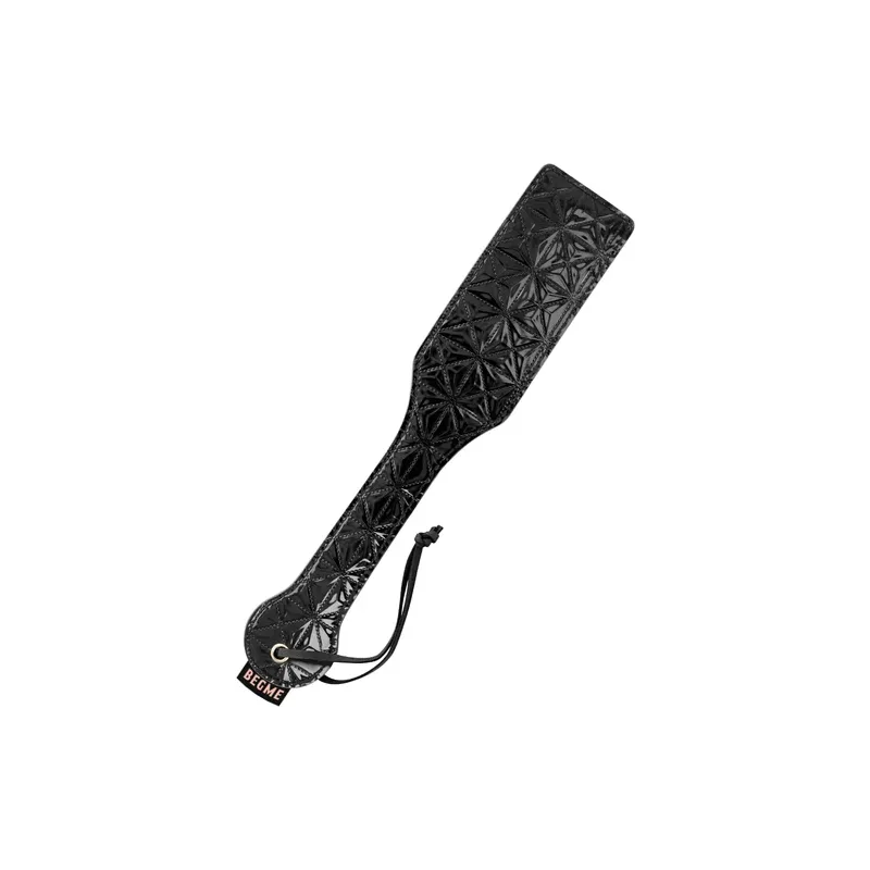 Paddle in pelle vegana nera BEGME Black Edition, accessorio BDSM con impugnatura ergonomica