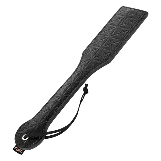 Paddle en cuir végétalien noir BEGME Black Edition, accessoire BDSM à poignée ergonomique