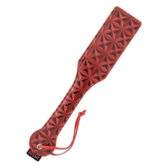 Paddle BDSM de cuero vegetal rojo de la marca BEGME RED EDITION, para juegos de dominación y sumisión.