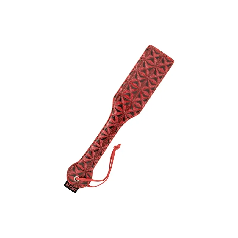 Paddle BDSM en cuir végétalien rouge, marque BEGME RED EDITION, pour jeux de domination et soumission.