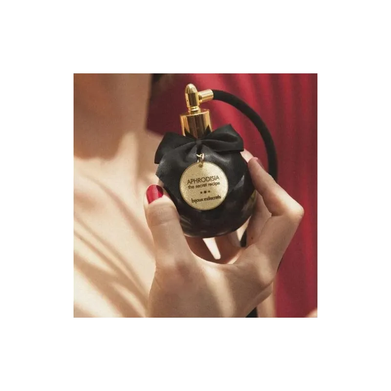 Bruma corporal afrodisíaca sin alcohol Bijoux Love 100 ml, aroma de rosa y ylang-ylang.
