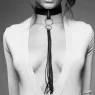 Choker bondage nero Maze con pompon, collare BDSM regolabile, Bijoux Indiscrets gioielli erotici