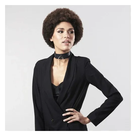 Schwarzes Bondage-Halsband mit Leine Bijoux Maze, Metallring, weißer Hintergrund