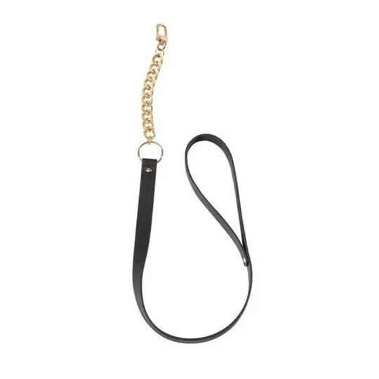 Collar bondage negro con correa Bijoux Maze, anillo metálico, fondo blanco" }, { "id_image": 6858, "fr": "Mannequin portant coll