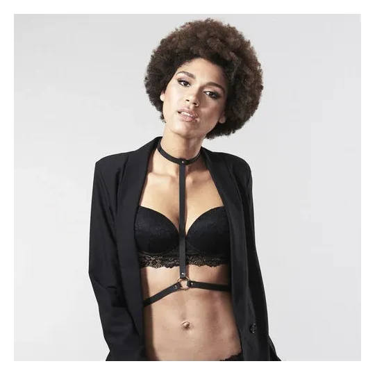 Imbracatura bondage nera regolabile Bijoux Indiscrets Maze, accessorio erotico moda vegan, fibbie collo e vita