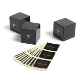 Juego de dados erótico para parejas Bijoux Petits Bonbons con tres dados y pegatinas reposicionables zonas cuerpo acciones lugar