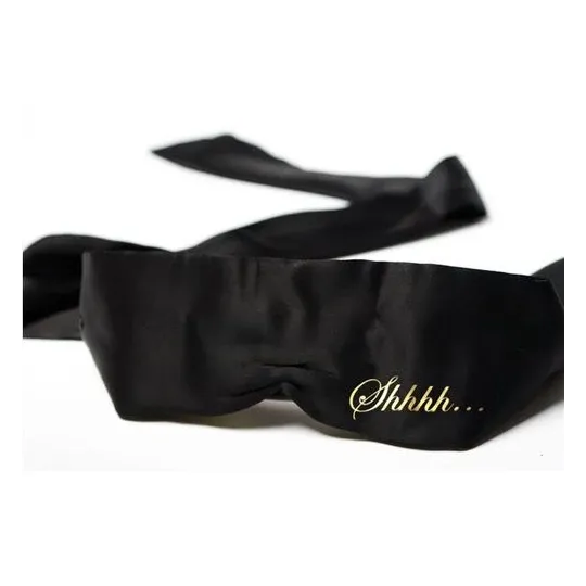Maschera erotica in raso nero Bijoux Indiscrets, con nastro e messaggi Shhh e Ohhh, gioco di coppia.