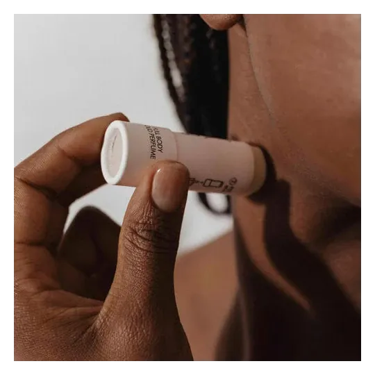 Profumo solido per corpo Slow Sex al cocco, confezione alluminio, senza alcol, per zone intime.