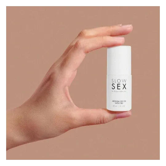 Flacone trasparente di olio da massaggio sessuale al CBD Slow Sex 30 ml, 1% CBD per il piacere intimo