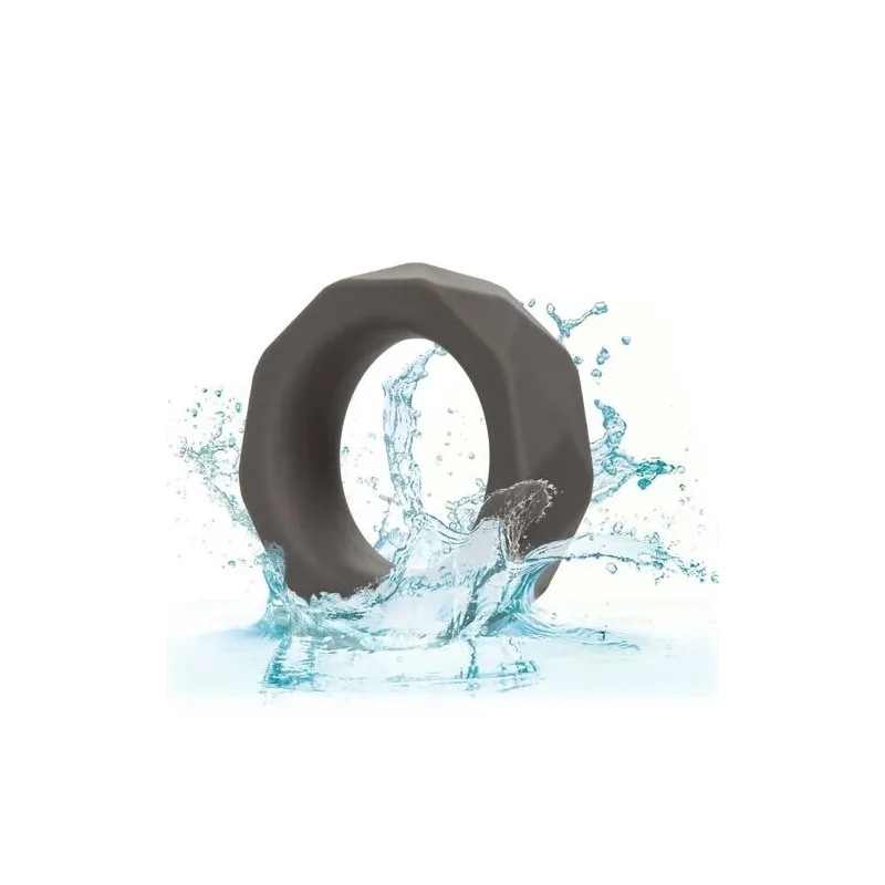 Anneau pénien CalExotics Alpha Prismatique Prolong en silicone gris, extensible et imperméable, pour érection prolongée.