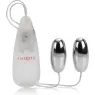 Balles vibrantes duo argentées CALEXOTICS, multi-vitesses en ABS pour stimulation sensuelle.
