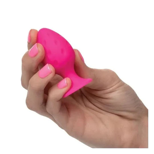 Plug anale rosa in silicone CALEXOTICS con base ventosa, tenuta sicura e texture varia per sensazioni intense.