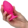 Plug anale rosa in silicone CALEXOTICS con base ventosa, tenuta sicura e texture varia per sensazioni intense.