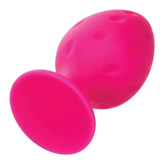 Plug anale rosa in silicone CALEXOTICS con base ventosa, tenuta sicura e texture varia per sensazioni intense.