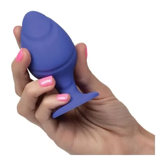 Vista frontale del plug anale Calexotics Cheeky viola, silicone morbido con base a ventosa.