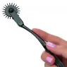 Roue de plaisance CalExotics en alliage argenté avec 22 points rotatifs pour stimulation sensorielle
