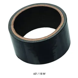 Ruban de bondage auto-agrippant Calexotics Boundless noir, 18 mètres, PVC souple et réutilisable pour jeux de complicité.