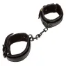 Grilletes tobillo negros de cuero vegano CALEXOTICS doble acolchado - vista general" } }, { "id_image": 9873, "alt": { "fr": "En